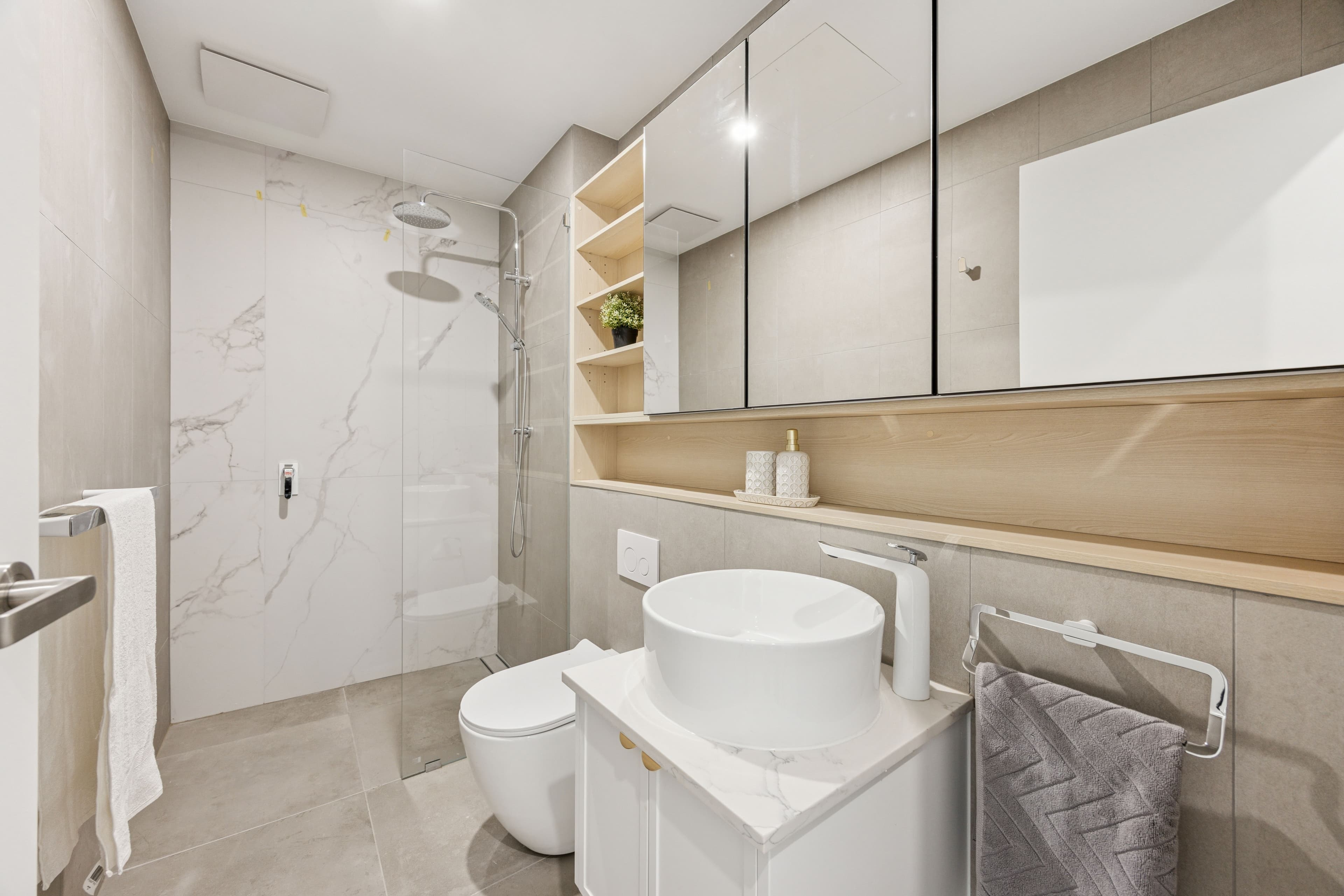Apartment - Contemporary Serenity